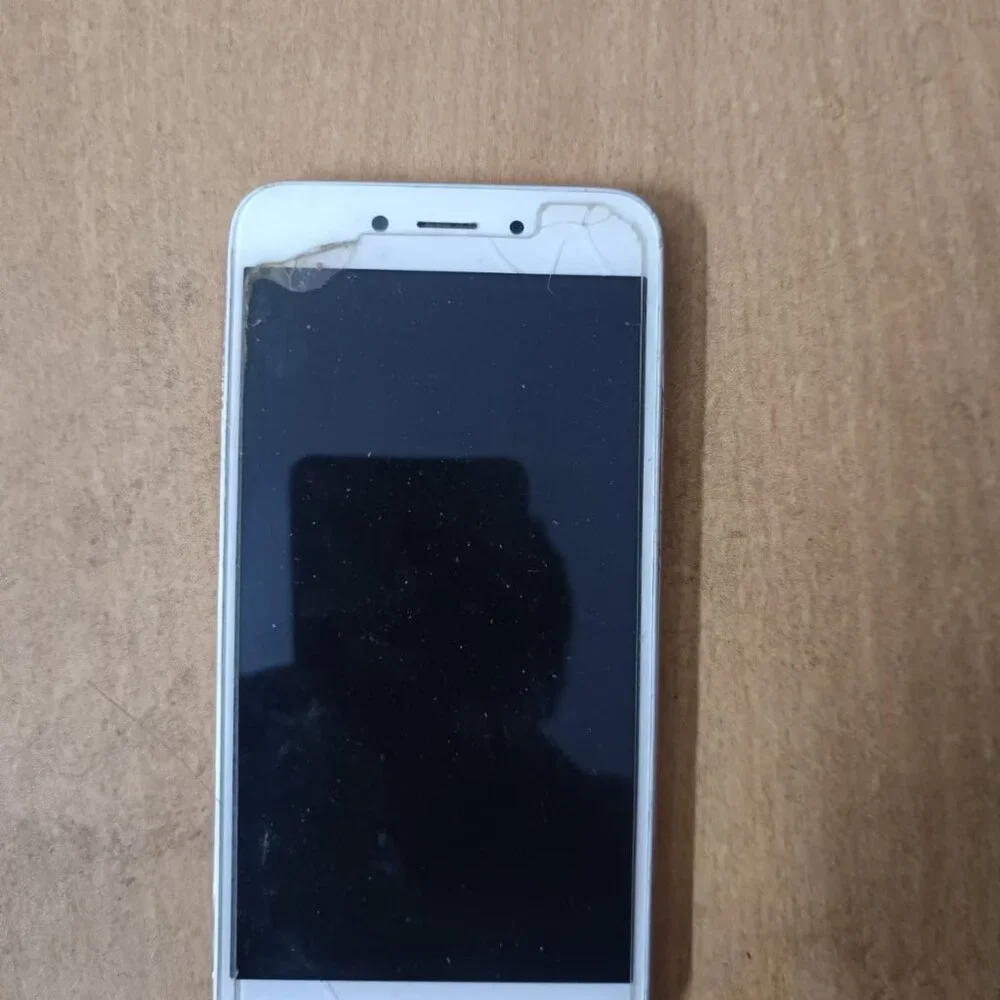 OPPO Smartphone (2018 Model) – Used – Cracked Screen - Not Working